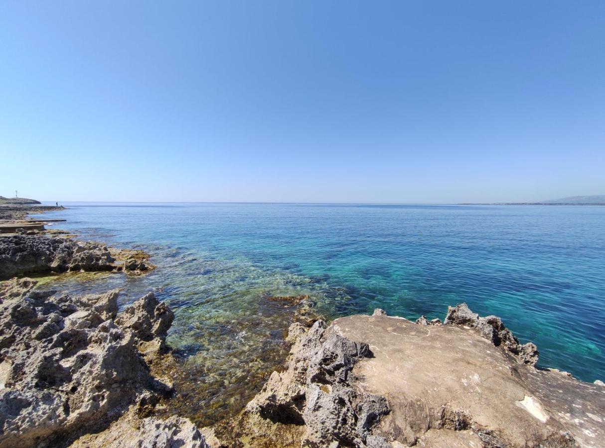 אפרטהוטל סירקוזה La Rosa Sul Mare מראה חיצוני תמונה